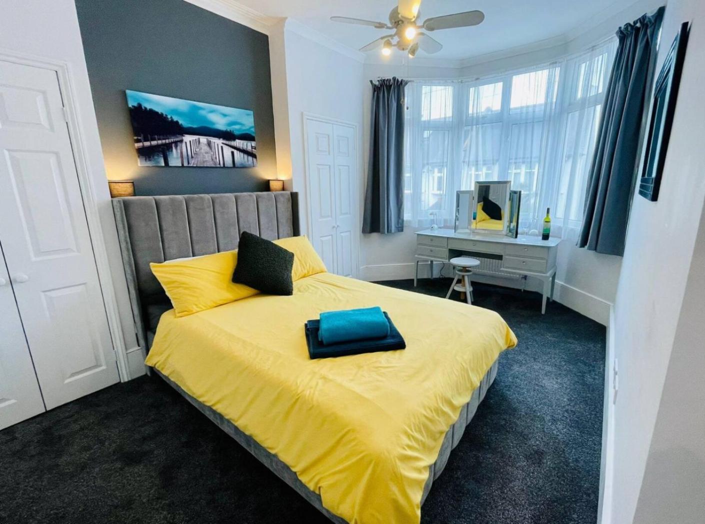 Flat In The Heart Of Leigh On Sea Less Than 2 Miles From The Beach Southend-on-Sea Buitenkant foto