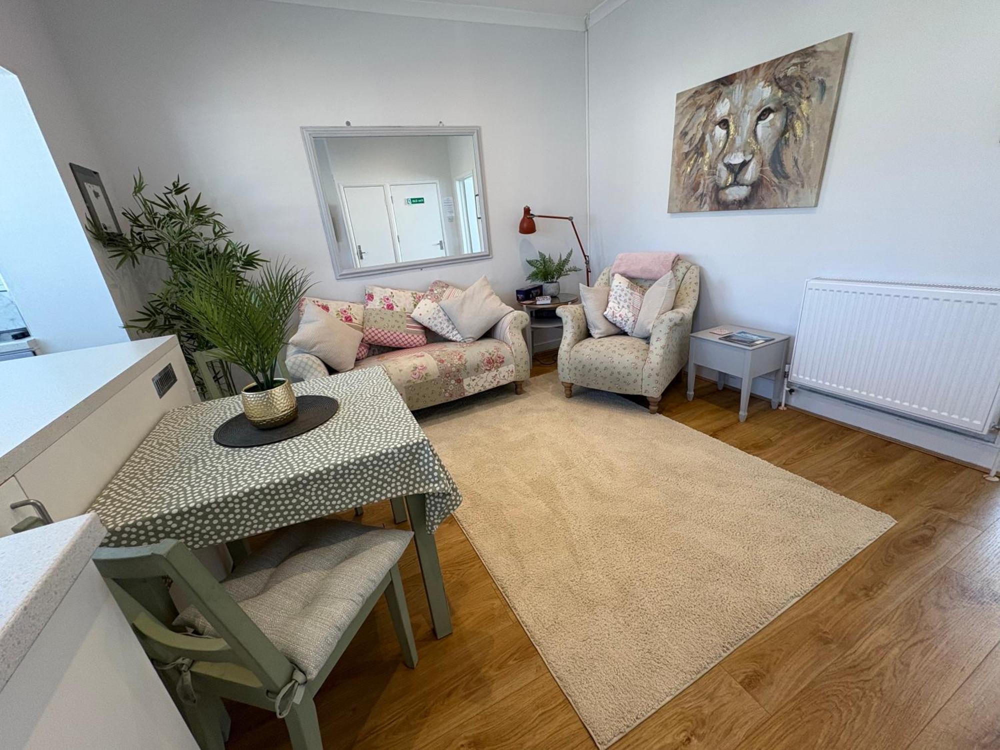 Flat In The Heart Of Leigh On Sea Less Than 2 Miles From The Beach Southend-on-Sea Buitenkant foto